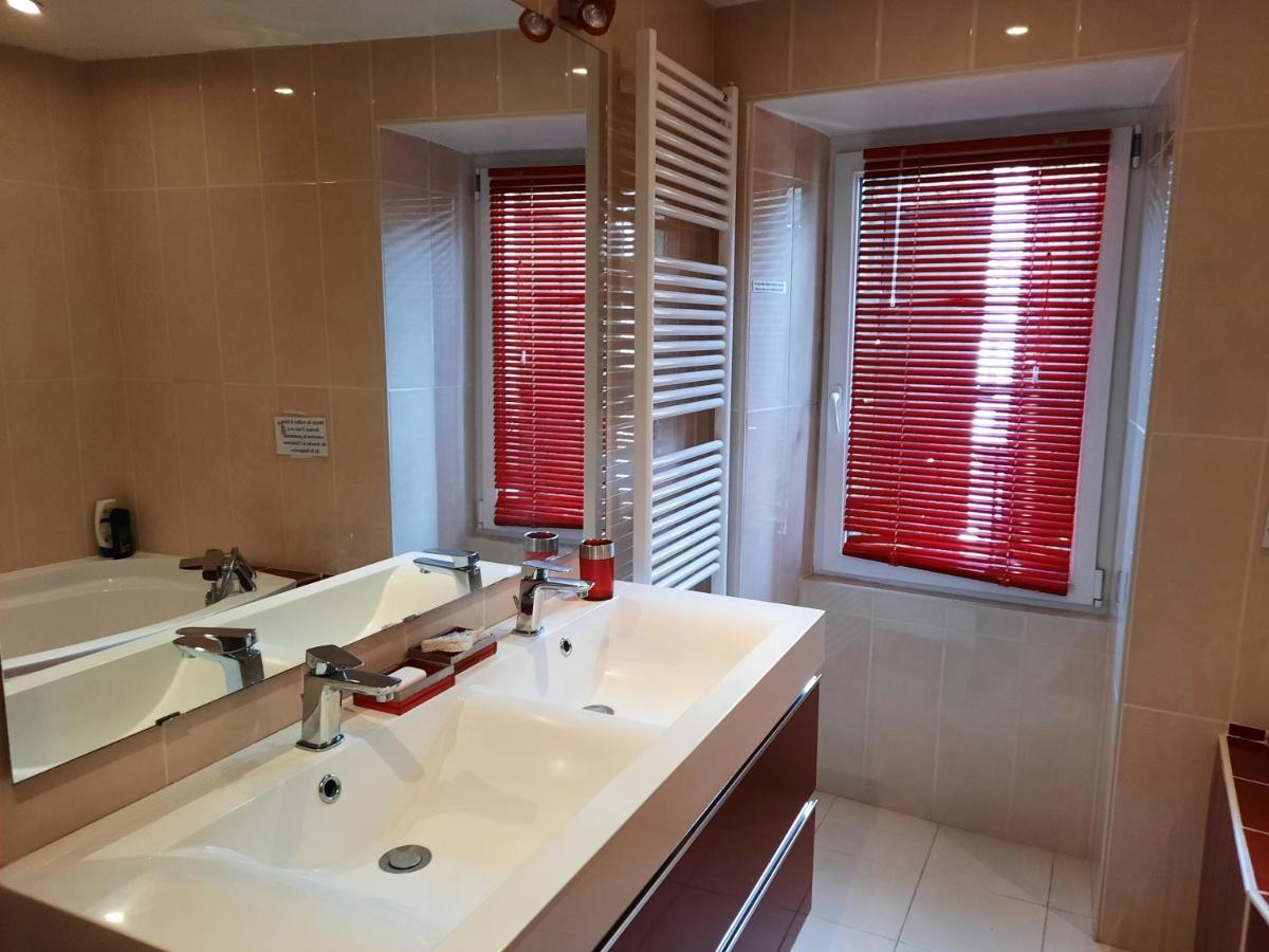 Maison Spacieuse Et Agreable Saint-Georges-de-Luzençon Zewnętrze zdjęcie