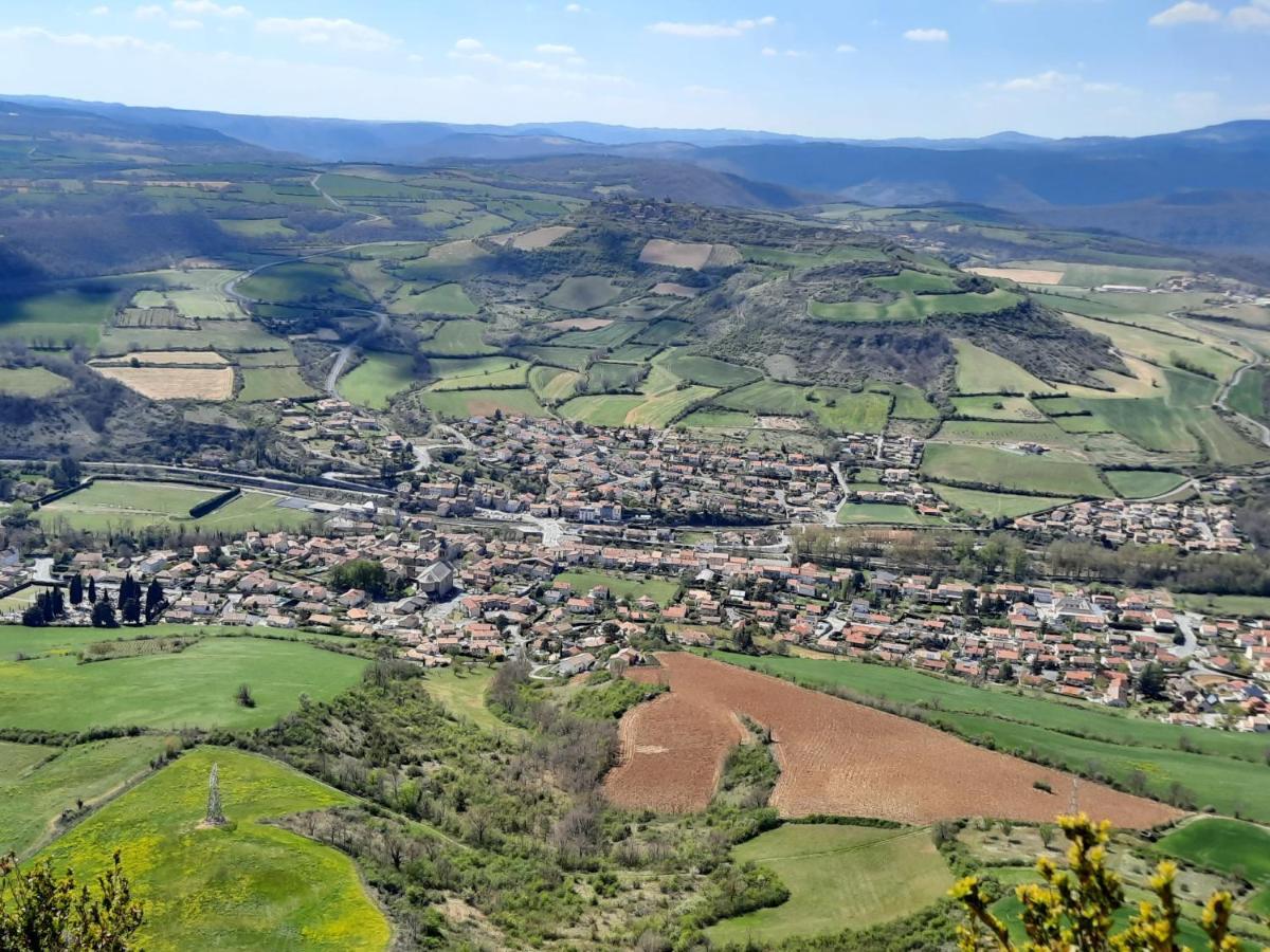 Maison Spacieuse Et Agreable Saint-Georges-de-Luzençon Zewnętrze zdjęcie
